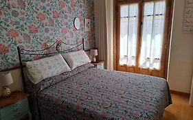 Uria 25 Rooms